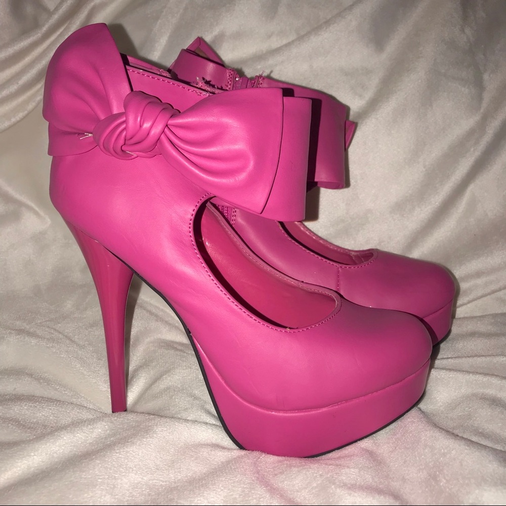 Charlotte Russe pink heels with bow 🎀 size 6